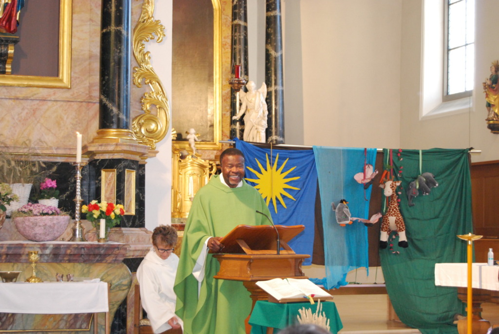 Will­kom­men zurück — Pater&nbsp;Edoh